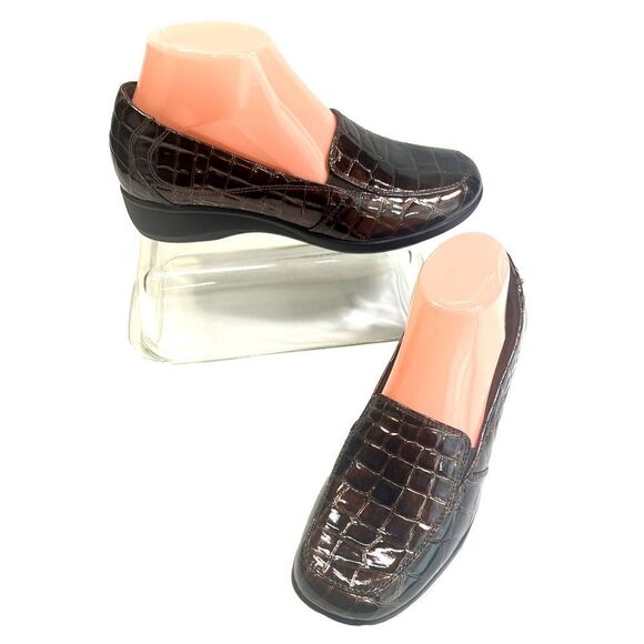 Clarks Womens 8 M Brown Croc Patent Leather Loafter Slip On 26102166 $125.00 - Picture 1 of 11